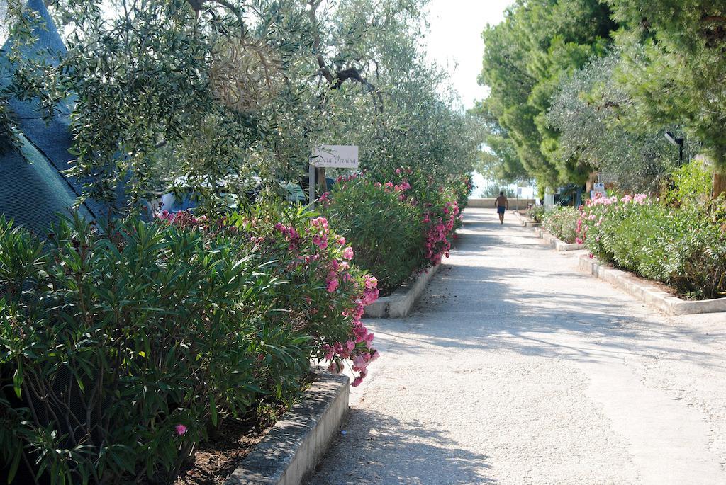 Leonardo Casa Vacanze Villa Mattinata Exterior photo